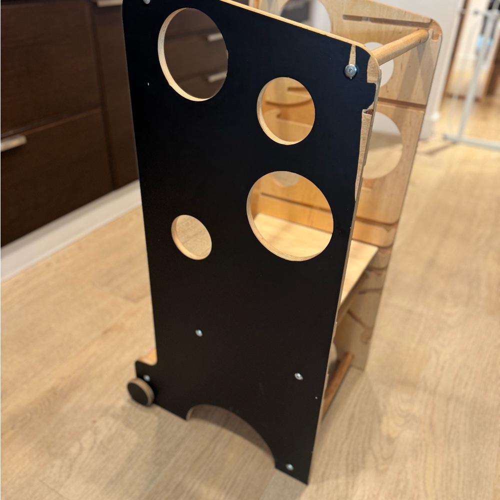 Leea Helper/Learning/Activity Tower - Picture 10 of 10